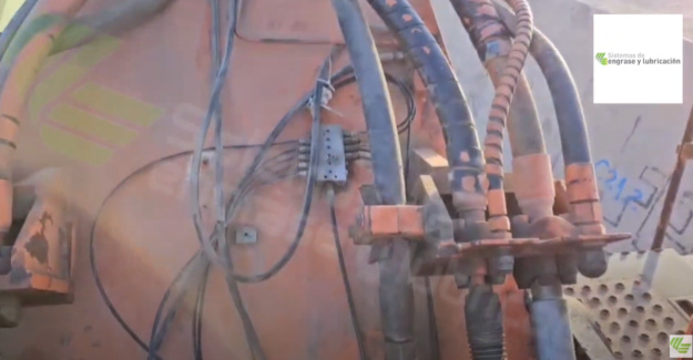 REPARACIÓN DE ENGRASE AUTOMÁTICO RAASM EN EXCAVADORA HITACHI ZX135W-7 portada